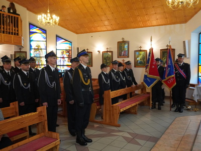 Przekazanie wozu Jednostce OSP Studzieniec - Msza Św. w kościele pw. Św. Apostołów Piotra i Pawła w Krzakach