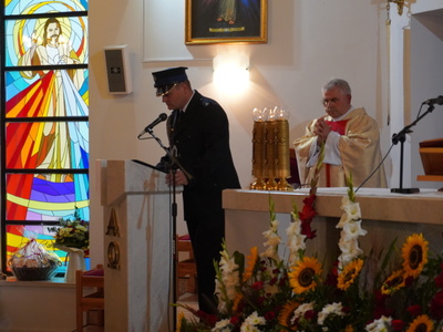 Przekazanie wozu Jednostce OSP Studzieniec - Msza Św. w kościele pw. Św. Apostołów Piotra i Pawła w Krzakach