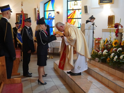 Przekazanie wozu Jednostce OSP Studzieniec - Msza Św. w kościele pw. Św. Apostołów Piotra i Pawła w Krzakach