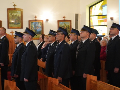 Przekazanie wozu Jednostce OSP Studzieniec - Msza Św. w kościele pw. Św. Apostołów Piotra i Pawła w Krzakach