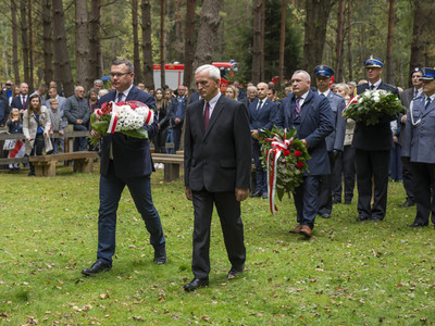 Uroczystości w Kochanach - złożenie wieńców