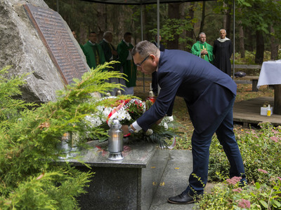 Uroczystości w Kochanach - złożenie wieńców