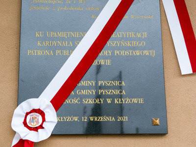 Uroczystość odsłonięcia tablicy pamiątkowej w PSP w Kłyżowie
