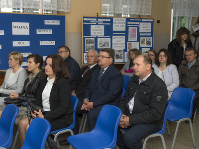 Uroczystość odsłonięcia tablicy pamiątkowej w PSP w Kłyżowie