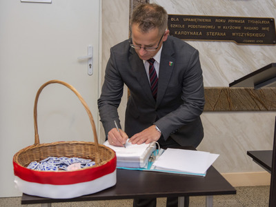Uroczystość odsłonięcia tablicy pamiątkowej w PSP w Kłyżowie