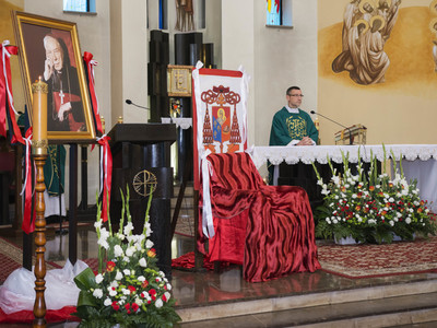 Uroczystość odsłonięcia tablicy pamiątkowej w PSP w Kłyżowie - Msza Św. w kościele pw. Wniebowzięcia NMP i św. Maksymiliana Kolbe w Kłyżowie