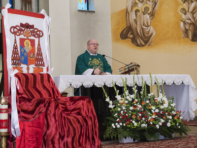 Uroczystość odsłonięcia tablicy pamiątkowej w PSP w Kłyżowie - Msza Św. w kościele pw. Wniebowzięcia NMP i św. Maksymiliana Kolbe w Kłyżowie
