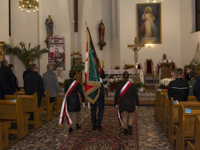 Uroczystości 103 Rocznicy Odzyskania Niepodległości w Krzakach - Msza Święta w kościele pw. Świętych Piotra i Pawła.