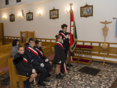Uroczystości 103 Rocznicy Odzyskania Niepodległości w Krzakach - Msza Święta w kościele pw. Świętych Piotra i Pawła.