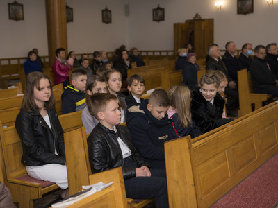 Uroczystości 103 Rocznicy Odzyskania Niepodległości w Krzakach - Msza Święta w kościele pw. Świętych Piotra i Pawła.