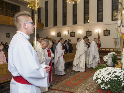 Uroczystości 103 Rocznicy Odzyskania Niepodległości w Krzakach - Msza Święta w kościele pw. Świętych Piotra i Pawła.