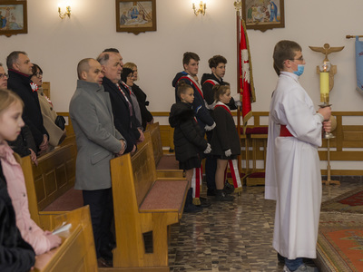 Uroczystości 103 Rocznicy Odzyskania Niepodległości w Krzakach - Msza Święta w kościele pw. Świętych Piotra i Pawła.
