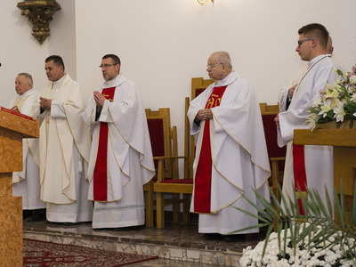 Uroczystości 103 Rocznicy Odzyskania Niepodległości w Krzakach - Msza Święta w kościele pw. Świętych Piotra i Pawła.