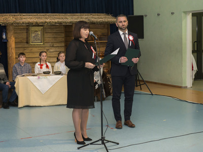 Uroczystości 103 Rocznicy Odzyskania Niepodległości w Krzakach - Wieczornica w PSP im. Orła Białego „Była, jest i będzie…droga do wolności”.