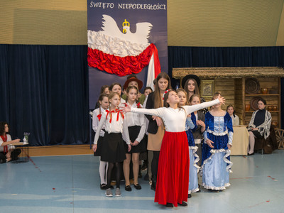 Uroczystości 103 Rocznicy Odzyskania Niepodległości w Krzakach - Wieczornica w PSP im. Orła Białego „Była, jest i będzie…droga do wolności”.