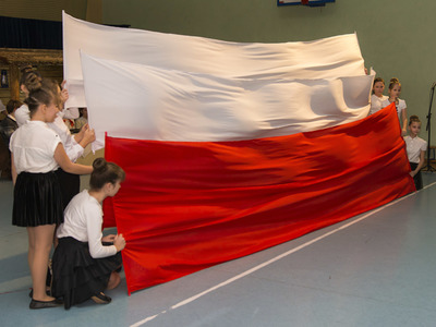 Uroczystości 103 Rocznicy Odzyskania Niepodległości w Krzakach - Wieczornica w PSP im. Orła Białego „Była, jest i będzie…droga do wolności”.