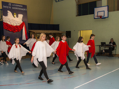 Uroczystości 103 Rocznicy Odzyskania Niepodległości w Krzakach - Wieczornica w PSP im. Orła Białego „Była, jest i będzie…droga do wolności”.