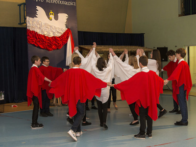 Uroczystości 103 Rocznicy Odzyskania Niepodległości w Krzakach - Wieczornica w PSP im. Orła Białego „Była, jest i będzie…droga do wolności”.