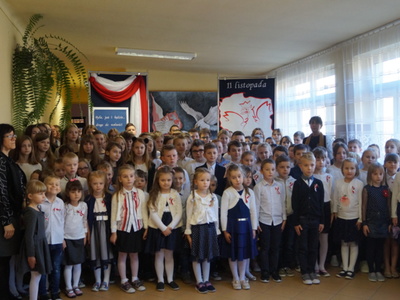 Uroczystości 11 listopada w PSP im. Orła Białego w Krzakach