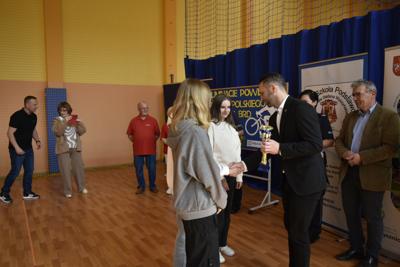 Wręczenie nagród podczas eliminacji Ogólnopolskiego Turnieju Bezpieczeństwa w Ruchu Drogowym