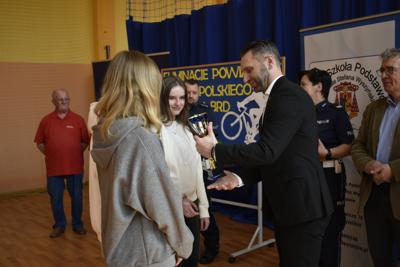 Wręczenie nagród podczas eliminacji Ogólnopolskiego Turnieju Bezpieczeństwa w Ruchu Drogowym