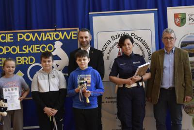 Wręczenie nagród podczas eliminacji Ogólnopolskiego Turnieju Bezpieczeństwa w Ruchu Drogowym