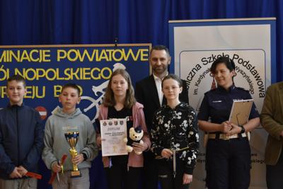 Wręczenie nagród podczas eliminacji Ogólnopolskiego Turnieju Bezpieczeństwa w Ruchu Drogowym