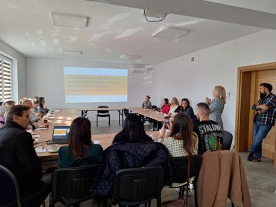 Dostosowane do potrzeb osób z niepełnosprawnościami usługi publiczne w dostępnych przestrzeniach publicznych