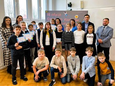 Na zdjęciu uczestnicy Gminnego Bajkowego Konkursu Matematycznego.