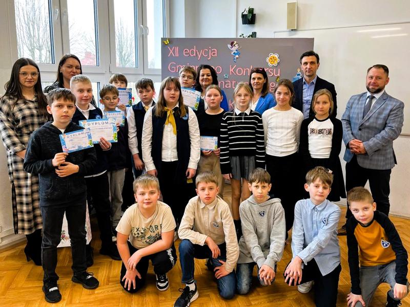 Na zdjęciu uczestnicy Gminnego Bajkowego Konkursu Matematycznego.