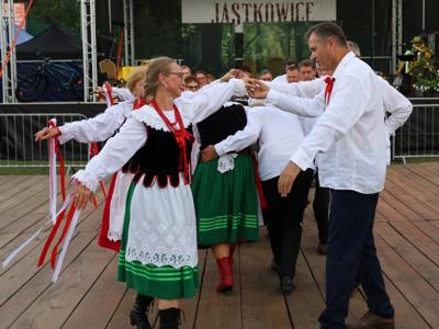 Zespół Ludowy Jastkowianie tańczą poloneza