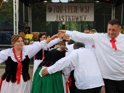Zespół Ludowy Jastkowianie tańczą poloneza
