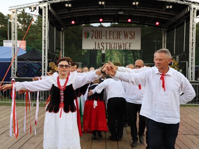 Zespół Ludowy Jastkowianie tańczą poloneza