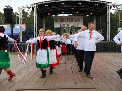 Zespół Ludowy Jastkowianie tańczą poloneza
