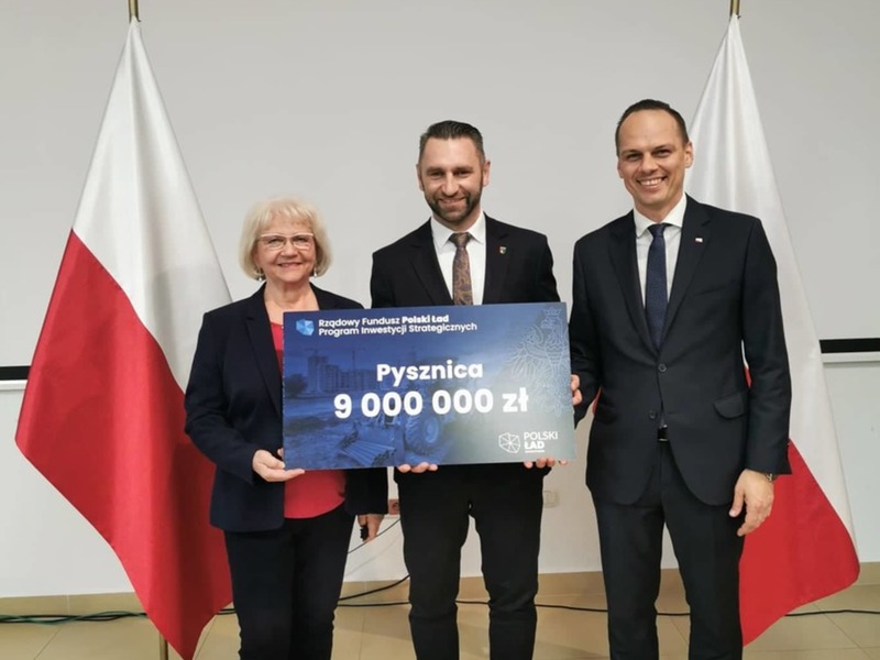 Przekazanie czeku Wójtowi Gminy Pysznica