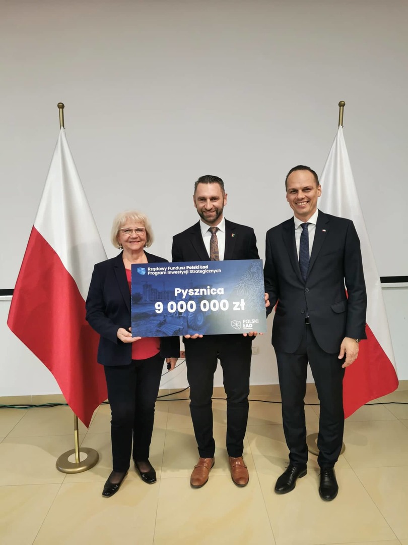 Przekazanie czeku Wójtowi Gminy Pysznica