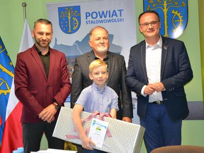 Jan Stelmach na zdjęciu z Wójtem Gminy Pysznica, Starosta Powiatu Stalowowolskiego Januszem Zarzecznym oraz kierownikiem Placówki Terenowej KRUS w Stalowej Woli Grzegorzem Męcińskim