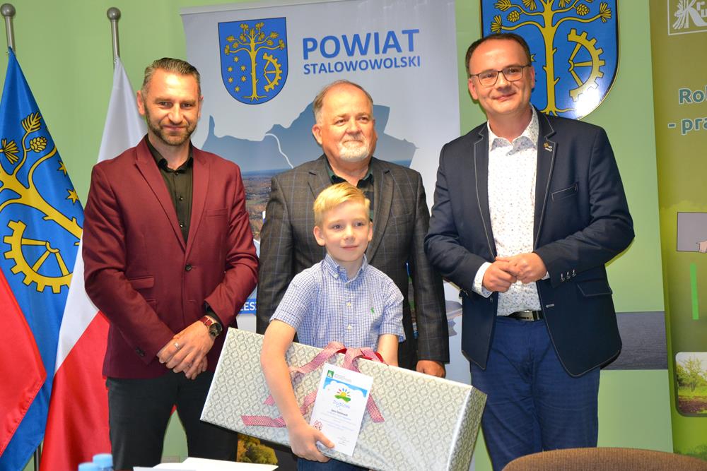 Jan Stelmach na zdjęciu z Wójtem Gminy Pysznica, Starosta Powiatu Stalowowolskiego Januszem Zarzecznym oraz kierownikiem Placówki Terenowej KRUS w Stalowej Woli Grzegorzem Męcińskim