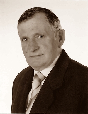 Zdjęcie przedstawia Henryka Czornego tytuł HONOROWEGO OBYWATELA GMINY LUBOMIA otrzymał 27092016 r [300x388]