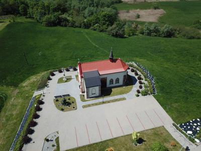 Zdjęcie przedstawia Kaplicę Matki Boskiej Częstochowskiej na Grabówce