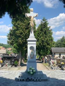 Zdjęcie przedstawia cmentarz w Syryni.