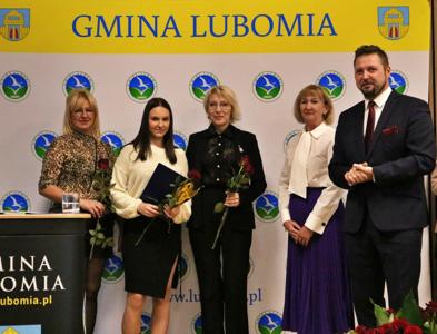 Zdjęcie przedstawia uczestników Gali