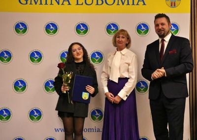 Zdjęcie przedstawia uczestników Gali