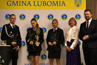 Zdjęcie przedstawia uczestników Gali
