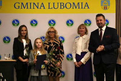 Zdjęcie przedstawia uczestników Gali