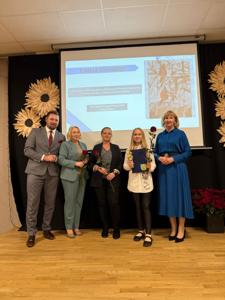 Zdjęcie przedstawia uczestników Gali