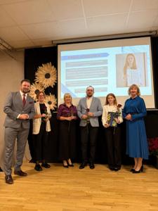 Zdjęcie przedstawia uczestników Gali