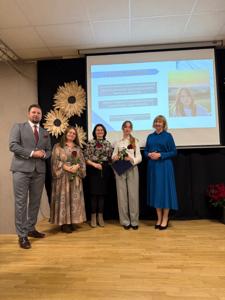 Zdjęcie przedstawia uczestników Gali