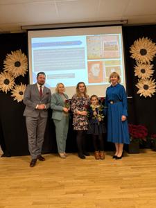 Zdjęcie przedstawia uczestników Gali