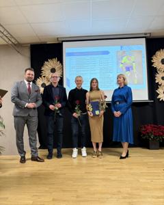 Zdjęcie przedstawia uczestników Gali